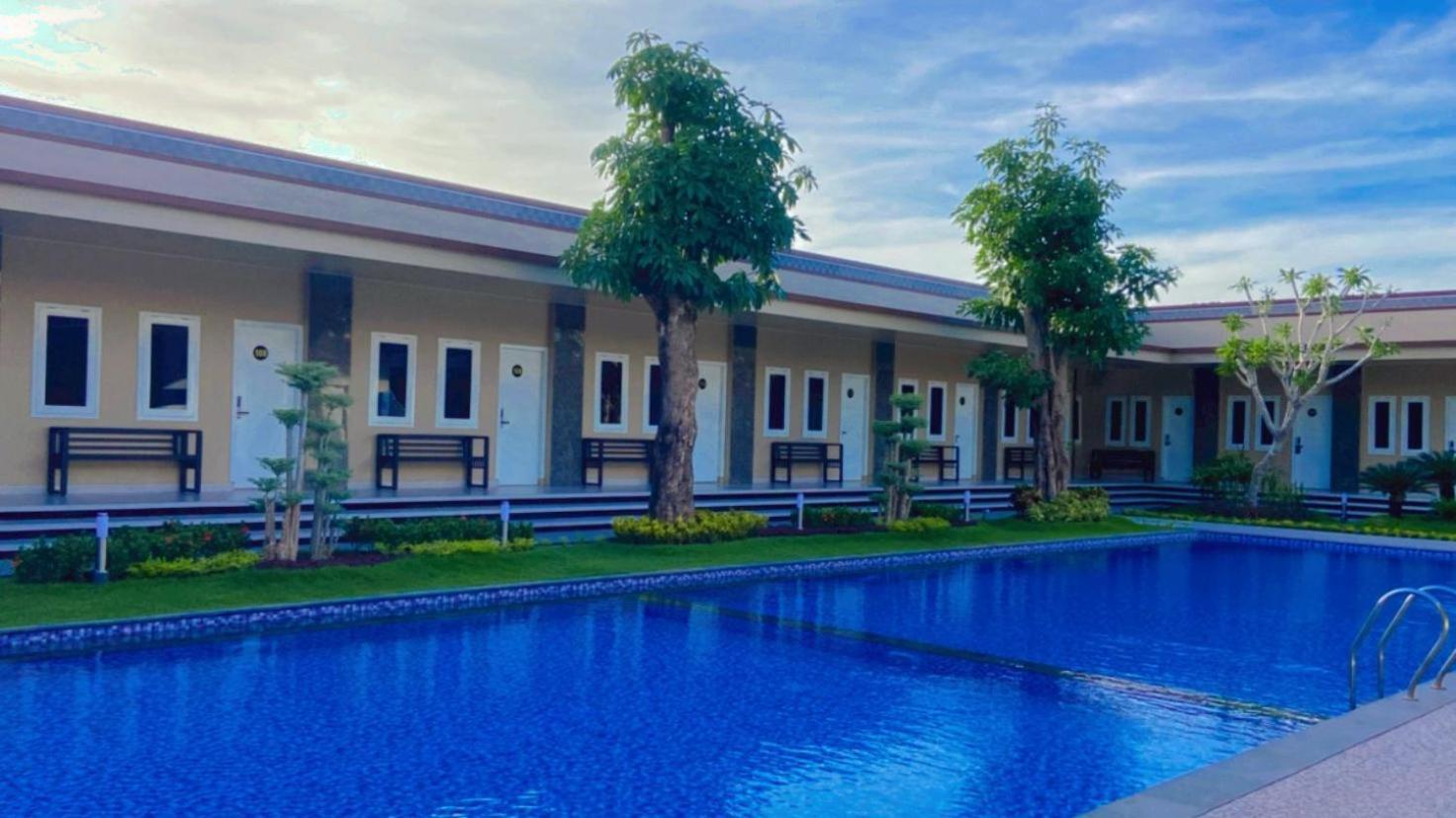 Nio Garden Hotel Sumbawa Экстерьер фото